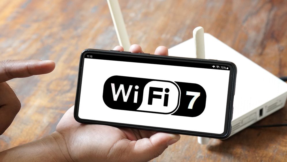 Telkomsel Adopsi Teknologi Wi-Fi 7_1-3: Telkomsel dan Kominfo secara resmi telah menyelesaikan validasi teknologi Wi-Fi 7 pertama di Indonesia bersama para mitra teknologi global, membuka era baru kecepatan internet hingga 10 Gbps. Langkah ini mendukung pencapaian Visi Digital Indonesia 2030 dan 2045 serta meningkatkan kualitas layanan digital secara inklusif dan berkelanjutan bagi masyarakat.