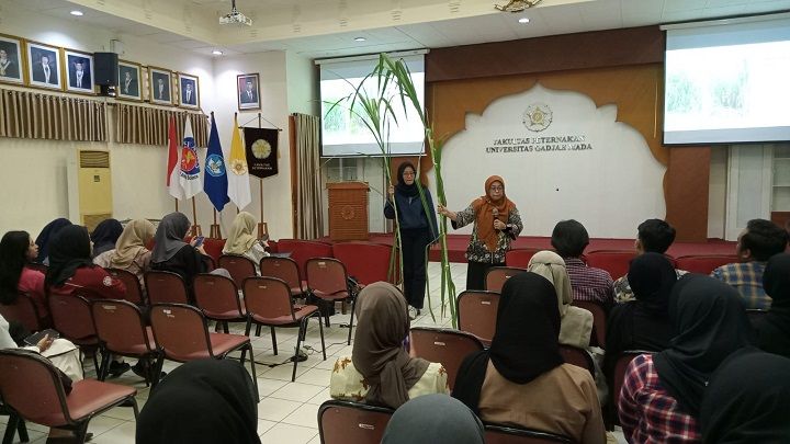 Dukung Swadaya Pakan Ternak, Mahasiswa FAPET UGM Diminta Kenalkan Rumput Gama Umami di Daerah KKN 
