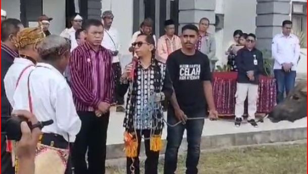 Keluarga Remi Kondradus dan Suku Lape Serahkan Lahan Gedung DPRD kepada Pemda Nagekeo