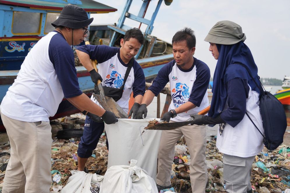 Aksi Bersih Pantai di Pantai Teluk Labuan, PGN Dukung Pantai Makin Bersih dan Lestari