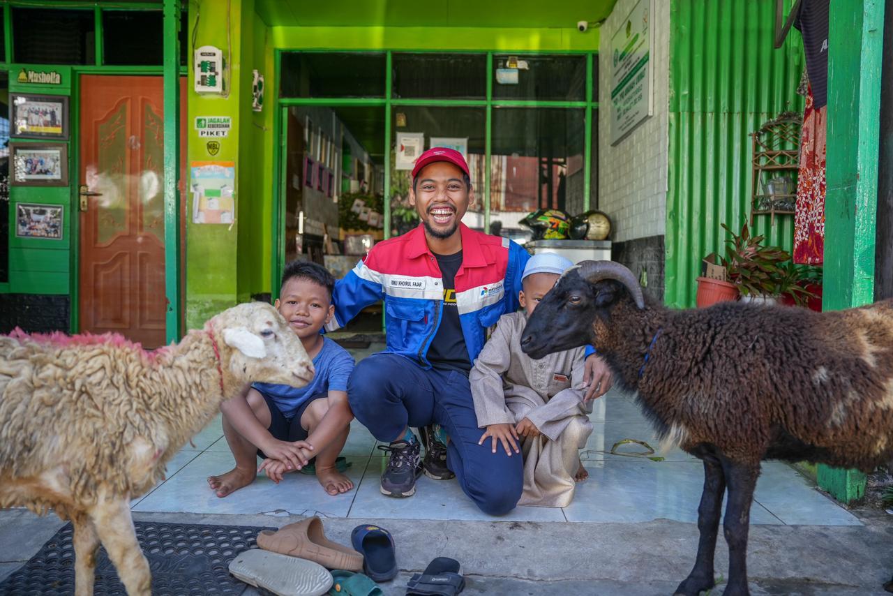 Sambut Idul Adha, PT KPB Serahkan 65 Ekor Hewan Kurban 