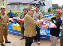 Nelayan di Desa Babulu Laut Terima Bantuan Kapal dan Alat Tangkap