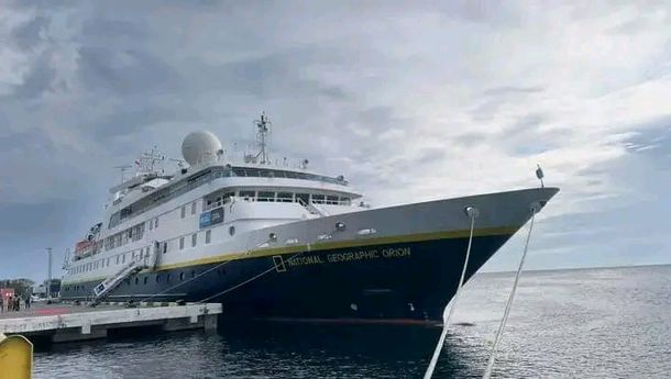 Kapal Pesiar MV National Geographic Orion Kembali Sandar di Pelabuhan Lorens Say Maumere