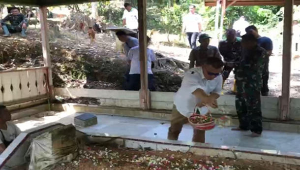 Region Head PTPN IV Regional VI KSO dan Danrem Lilawangsa Tempuh Perjalanan Ekstrem Ziarah Makam Pahlawan Nasional Cut Meutia