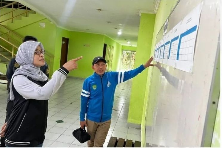 Sekda Kaltim Sri Wahyuni meninjau calon venue MTQ Nasional tahun 2024.