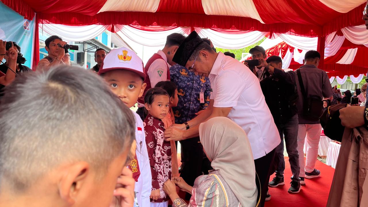 Pemerintah Kota Balikpapan Mulai Salurkan Seragam Sekolah Gratis untuk TK hingga SMP