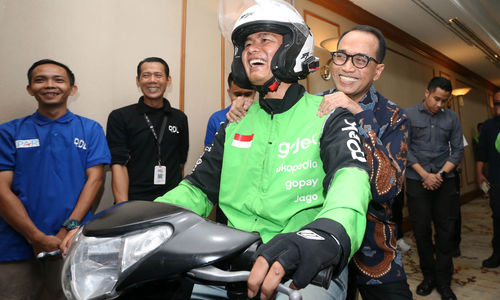 Menteri Perhubungan Budi Karya Sumadi saat berdialog dengan mitra Gojek dalam acara Gojek Safety Day 2024 di Jakarta, 17 Juli 2024. Foto : Panji Asmoro/TrenAsia