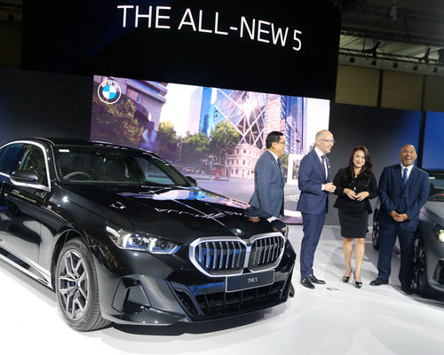 Peluncuran The All New 5 BMW - Panji 1.jpg