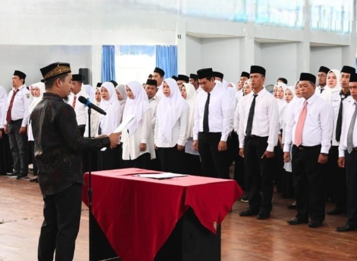 Pengukuhan sekretariat PPK dan PPS Kabupaten Penajam Paser Utara.