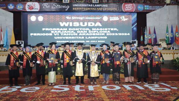 Dosen Prodi Manajemen IIB Darmajaya Lulusan Terbaik 3 Tingkat Universitas Wisuda Unila