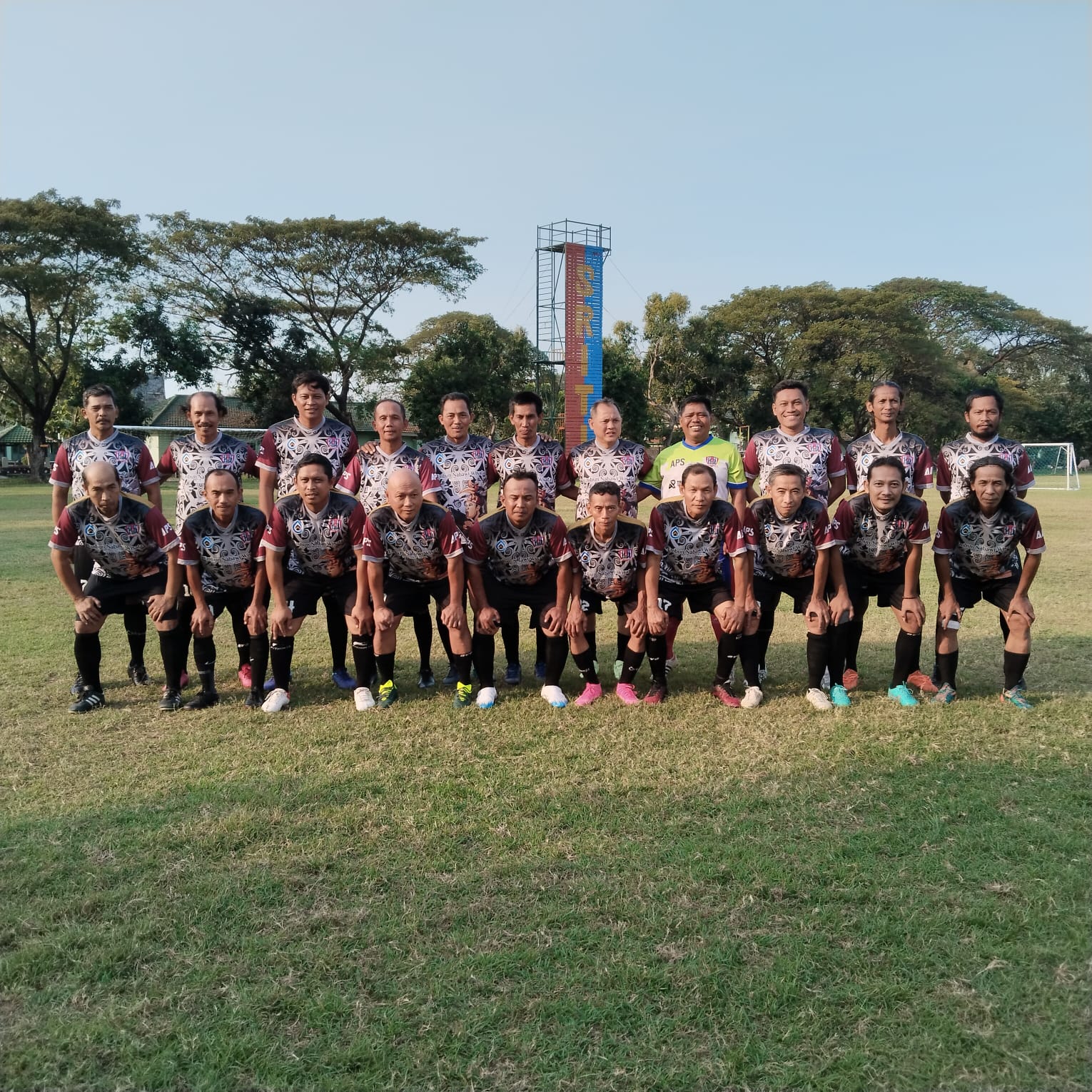 Pemain Buduran FC sebelum menghadapi Bazoka FC.