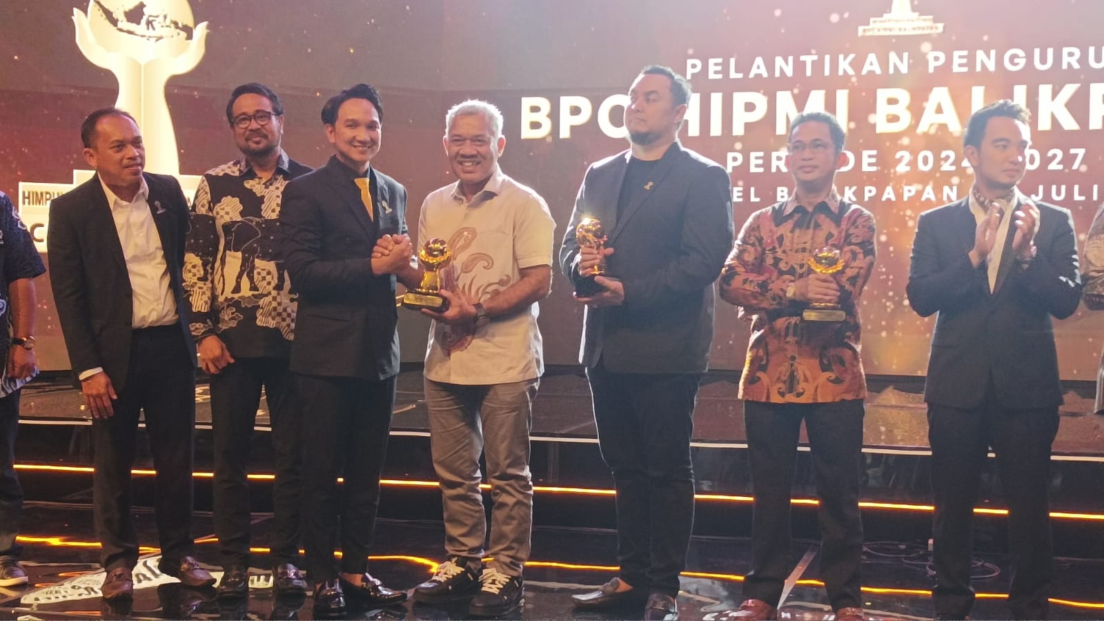 akil Ketua DPRD Balikpapan,.Budiono saat menghadiri pelantikan BPC HIPMI Kota Balikpapan Periode 2024-2027, di Ballroom Hotel Novotel, pada hari Minggu, 21 Juli 2024