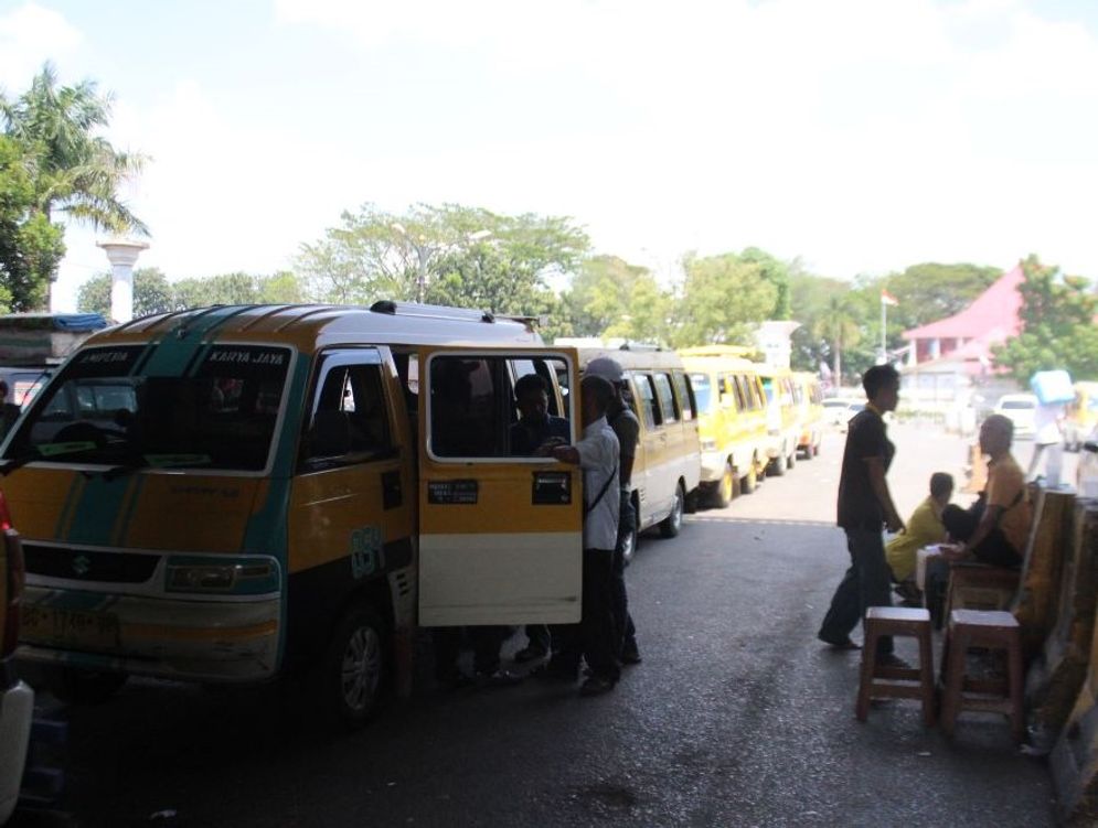 Cerita Sopir Angkot Palembang yang Bertahan di Tengah Gempuran Angkutan Online