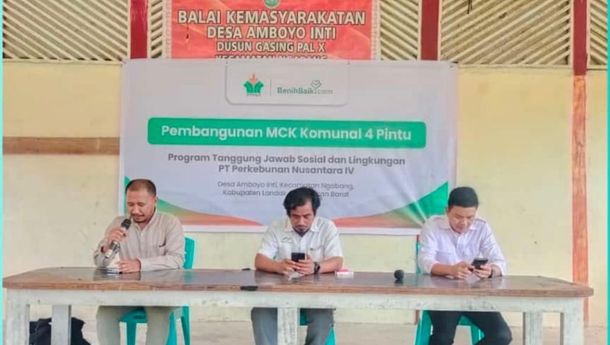 PTPN IV Regional V Beri Bantuan Fasilitas MCK Komunal 4 Pintu ke Desa Amboyo Inti Ngabang