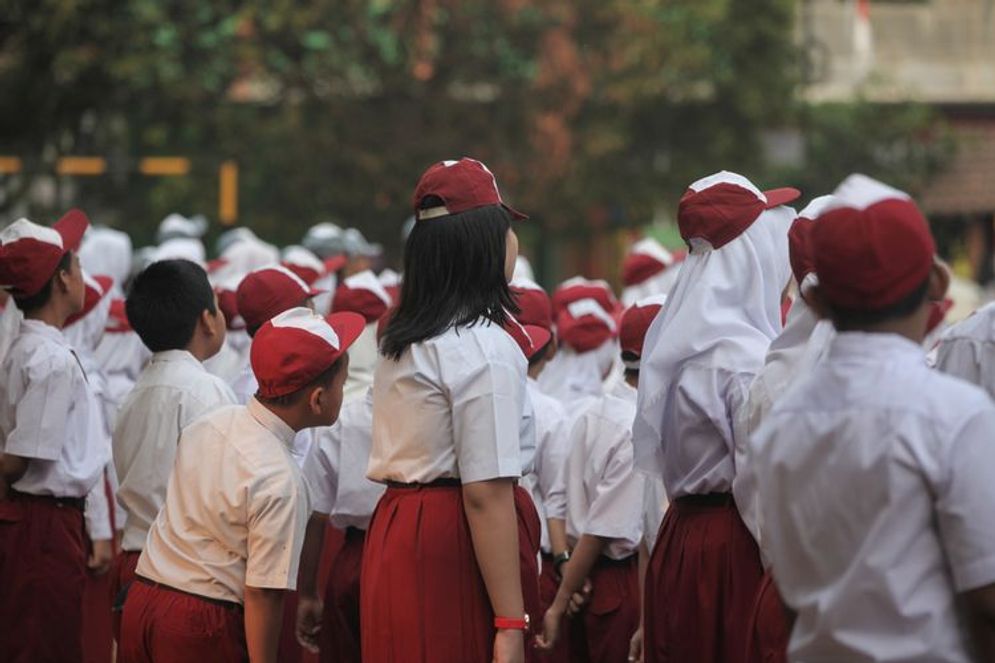 Hoaks: Mendikbud Ristek Resmi Ubah Seragam Sekolah, Cek Faktanya Yuk!