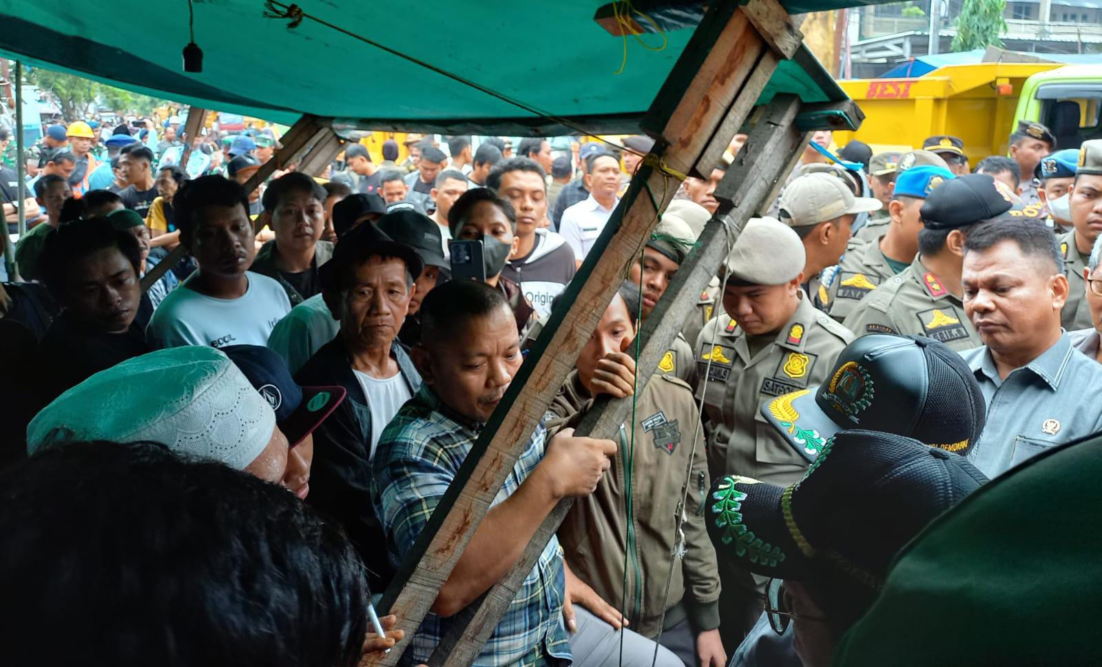 Proses Penertiban PKL Pasar Pandansari pada Selasa 23 Juli 2024