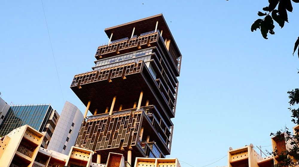 Antilia, rumah milik Mukesh Ambani.