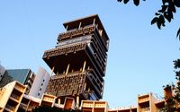 Antilia, rumah milik Mukesh Ambani.