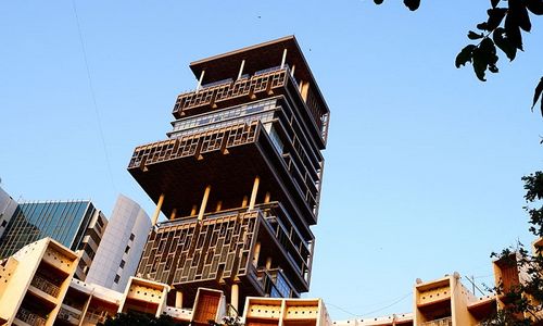 Antilia, rumah milik Mukesh Ambani.