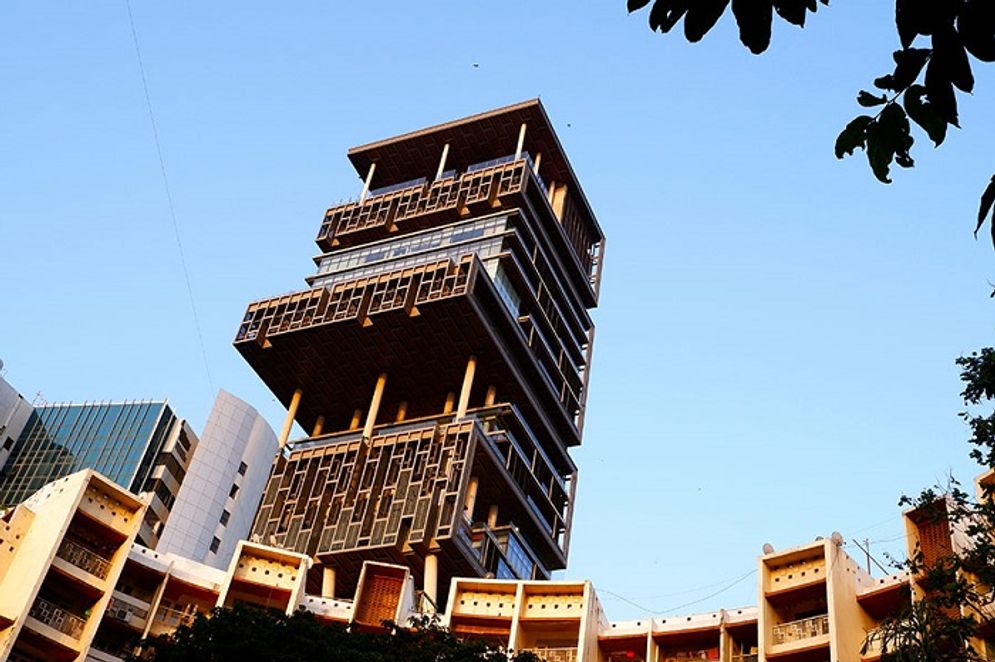 Antilia, rumah milik Mukesh Ambani.