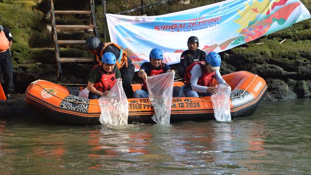 Dukung Pemulihan Ekosistem, PGN Angkut 7.956 Kg Sampah Sungai Ciliwung