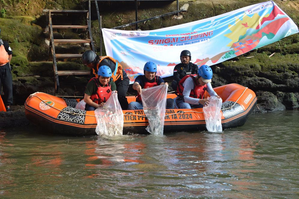 PT PGN Tbk menggelar kegiatan Arung Edukasi Sungai Ciliwung, berkontribusi untuk mengubah Sungai Ciliwung yang tercemar limbah pabrik dan limbah rumah tangga pada Sabtu (27/7/2024). 