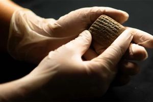 prasasti belanja.jpg