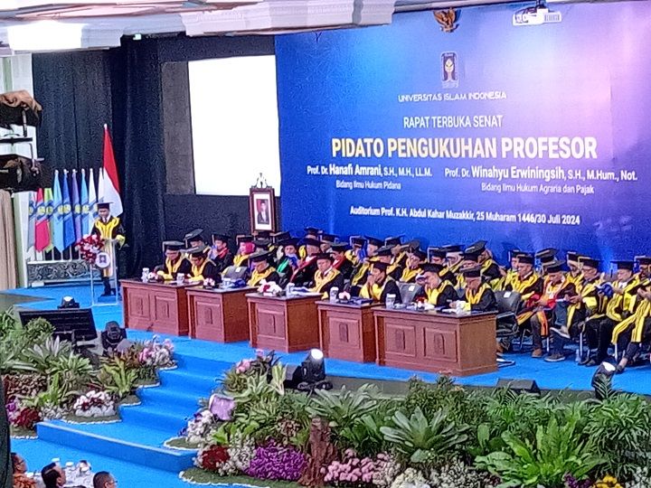 UII Yogyakarta Kukuhkan Dua Guru Besar dari Fakultas Hukum