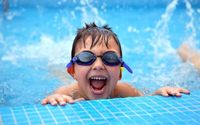akhir-pekan-coba-ajarkan-anak-berenang-pakai-tips-ini-HQxEHwMaUn.jpg