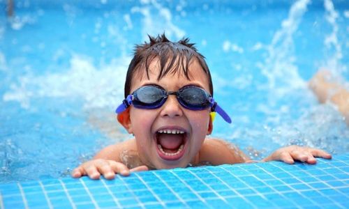 akhir-pekan-coba-ajarkan-anak-berenang-pakai-tips-ini-HQxEHwMaUn.jpg