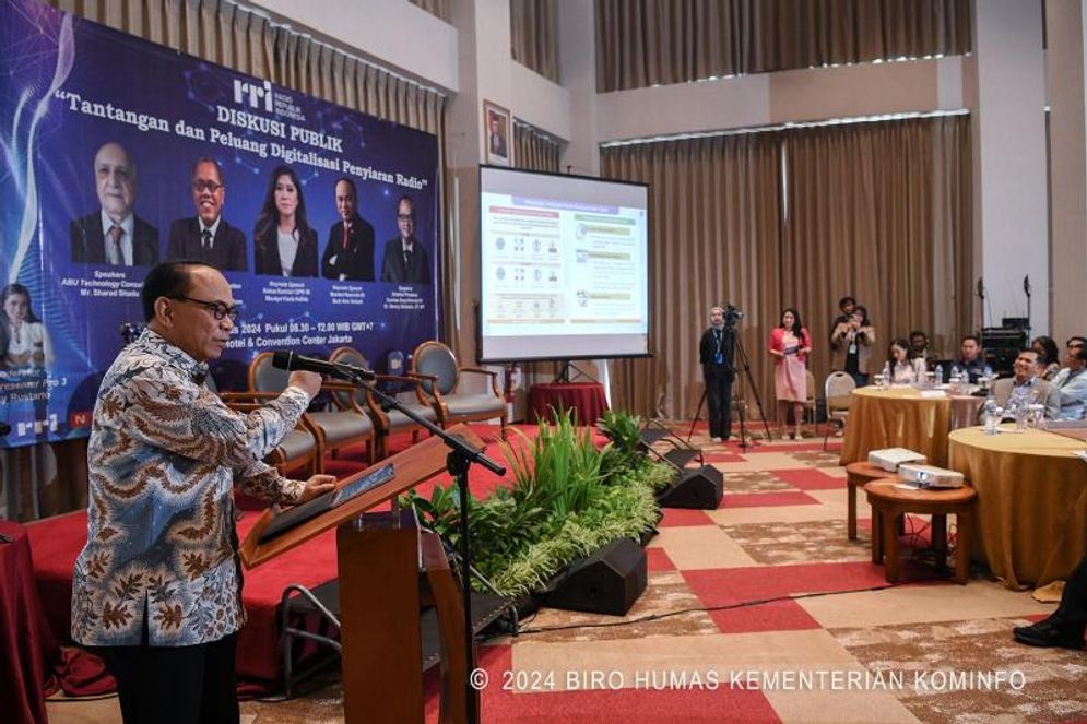 kominfo-menteri-budi-arie-diskusi-publik-RRI-DRA-1.jpeg