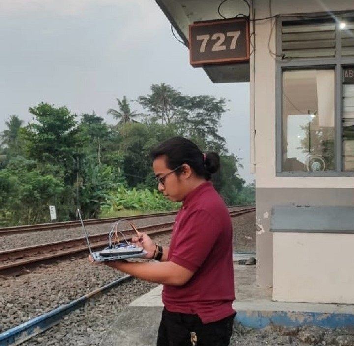 Tim PKM-KI UMY Ciptakan Alat Monitoring Catu Daya Palang Pintu Kereta Api