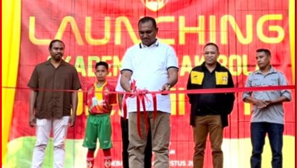 Sambil Launching 6 Akademi Sepak Bola, Flores United Targetkan Penanaman 1 Juta Pohon Mangrove