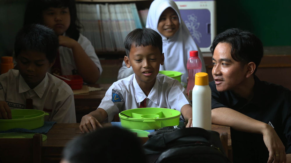 Gibran Tinjau Ujicoba Makan Siang Gratis - Panji 1.jpg