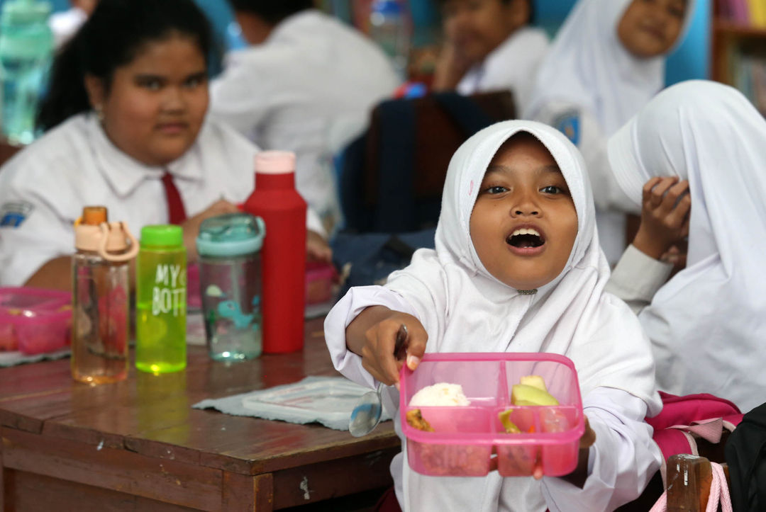 Aktifitas ujicoba program makan siang gratis di SDN 4 Kota Tangerang, Senin 5 Agustus 2024. Foto : Panji Asmoro/TrenAsia