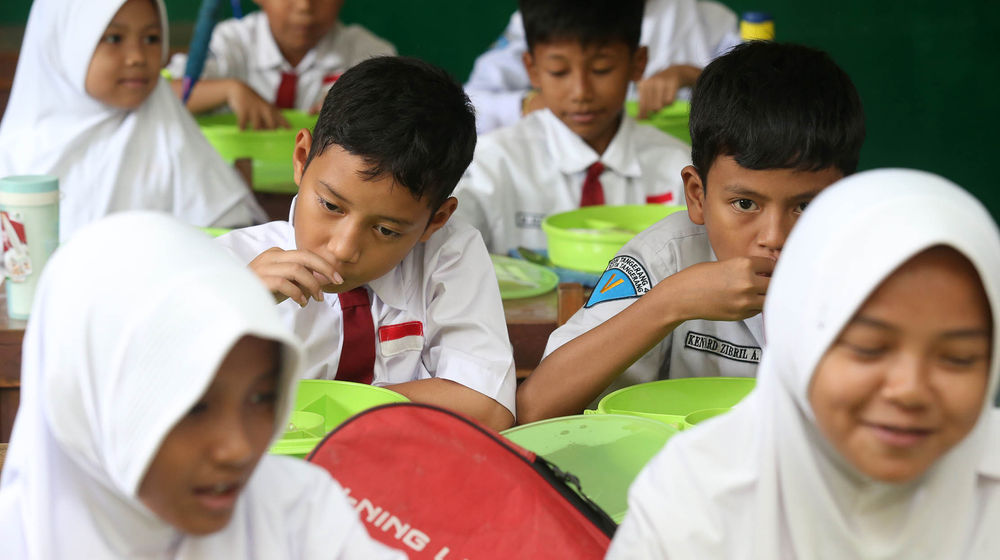 Gibran Tinjau Ujicoba Makan Siang Gratis - Panji 7.jpg