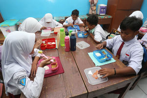 Gibran Tinjau Ujicoba Makan Siang Gratis - Panji 8.jpg