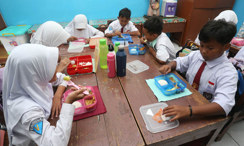 Gibran Tinjau Ujicoba Makan Siang Gratis - Panji 8.jpg