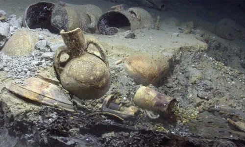 BAJAK LAUT.jpg