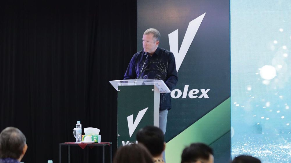 Nat Rothschild menghadiri peresmian gedung baru perusahaan kabel dan konektor listrik PT Volex Indonesia di Kawasan Industri Sekupang, Batam.