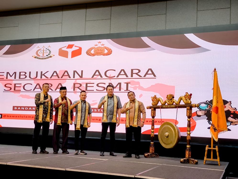 Pembukaan rapat koordinasi pemantapan kesiapan penanganan pelanggaran tindak pidana pada penyelenggaraan pemilihan gubernur, bupati dan walikota di Provinsi Lampung tahun 2024, Kamis (8/8/2024).