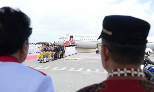 BALIKPAPAN - Momen bersejarah kembali tercipta di Kalimantan Timur. Sabtu, 10 Agustus 2024, untuk pertama kalinya, duplikat bendera Sang Merah Putih atau Bendera Pusaka, dan teks proklamasi tiba di Benua Etam. Dua.jpg