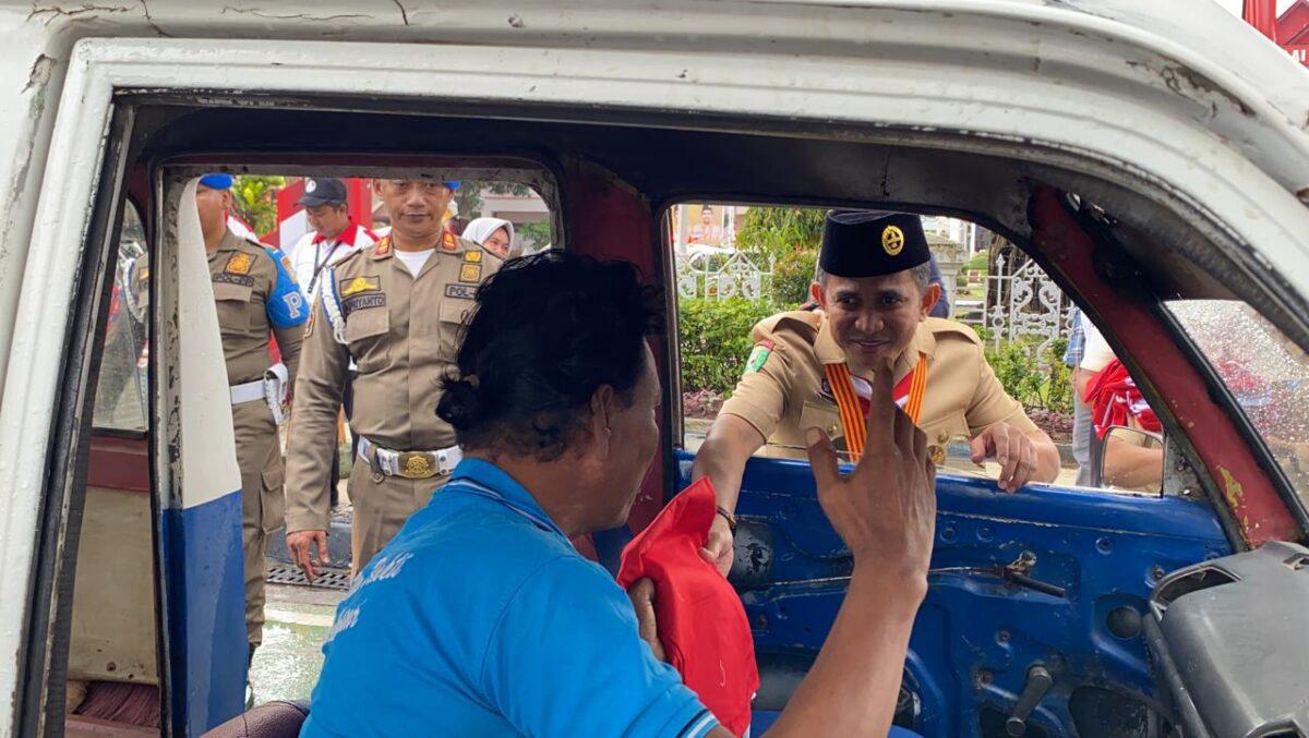 Tingkatkan Semangat Nasionalisme, Pemkot Balikpapan Bagikan Ribuan Bendera Merah Putih pada Rabu 14 Agustus 2024