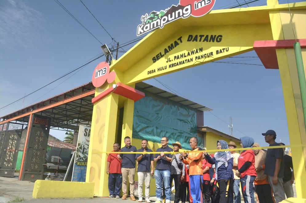 IOH melalui brand IM3 menginisiasi program “Kampung IM3” 