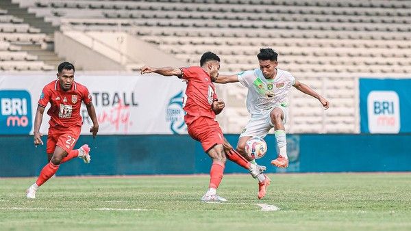 Persebaya Surabaya membawa pulang satu angka dalam lawatan ke kandang Malut United Jumat sore.