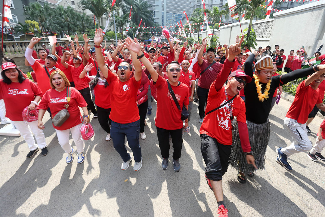 Sekitar 500 lebih warga hunian dari berbagai site apartemen kelolaan Inner City Management (ICM) nampak mengikuti rangkaian acara HUT RI di Kawasan Podomoro City Jakarta Barat, 17 Agustus 2024. Foto : Panji Asmoro/TrenAsia 