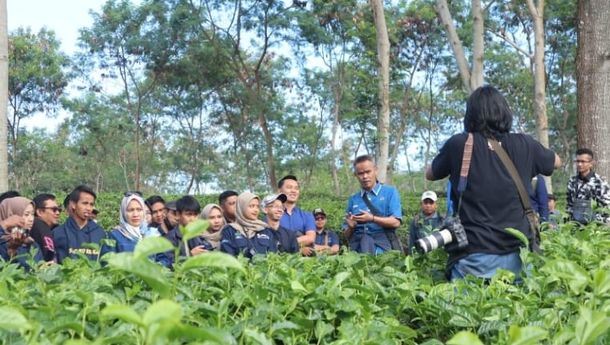 PTPN I Regional 5 Tingkatkan Kemampuan Admin Sosial Media Melalui Pelatihan Fotografi