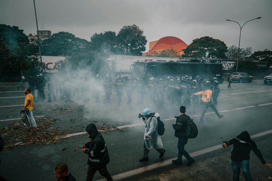 Waspada! Ini Bahaya Gas Air Mata dan Efeknya