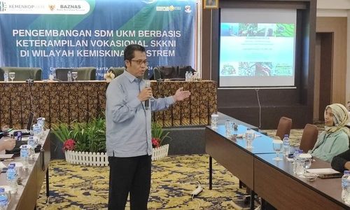 Ir. Bambang Arif Nugraha, S.TP., MBA., IPM memberikan pengenalan HACCP (Hazard Analysis Critical Control Point).jpg