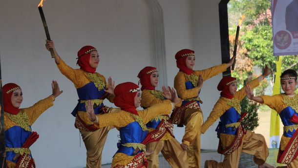 Tari "Muli Gires" Pukau Penonton Jumat Berkesenian di SMAN 1 Tanjung Bintang